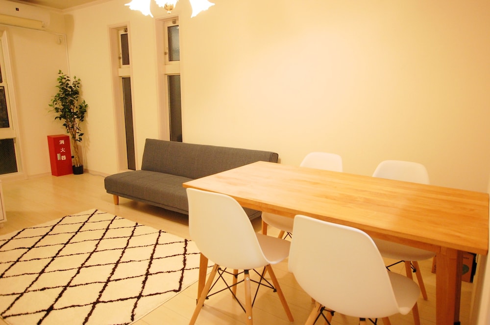 SOSHIGAYA APARTMENT 1F 東京