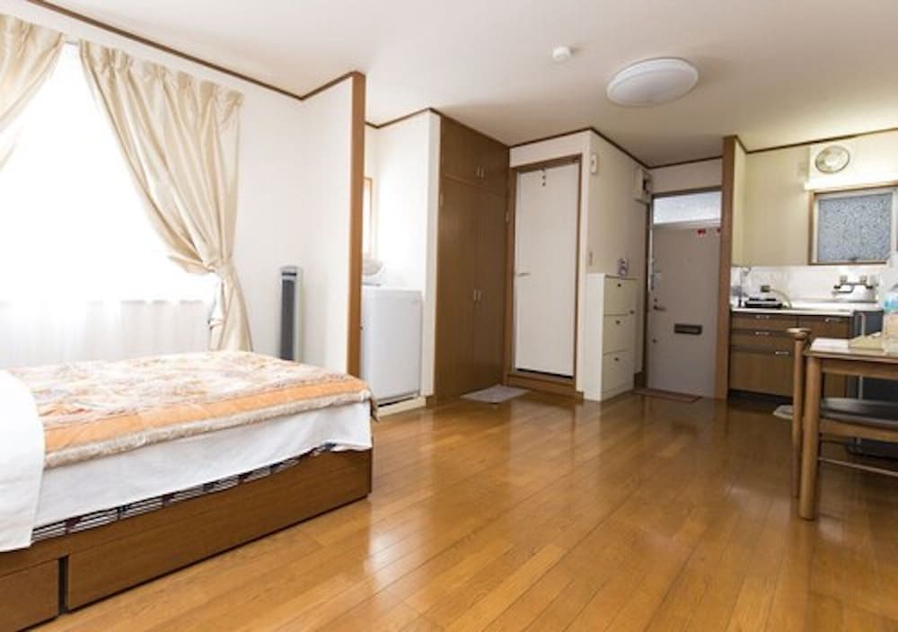 CENTRALLY LOCATED DELUXE FURNISHED.1 東京