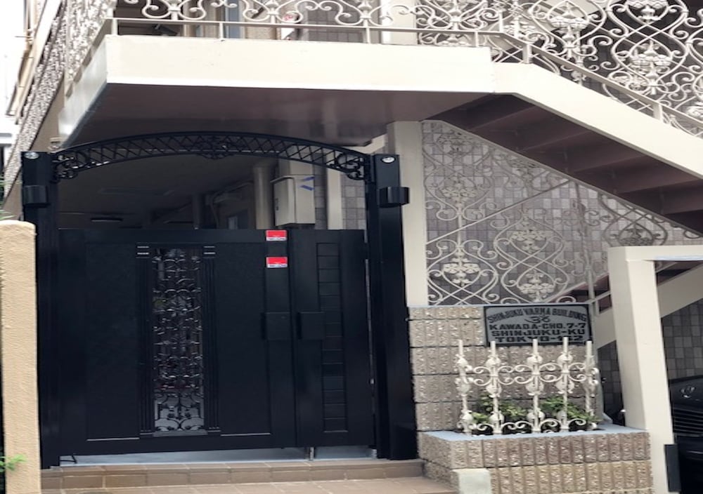 CENTRALLY LOCATED DELUXE FURNISHED.1 東京