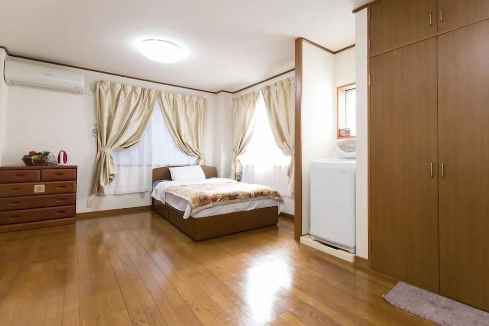 CENTRALLY LOCATED DELUXE FURNISHED.1 東京