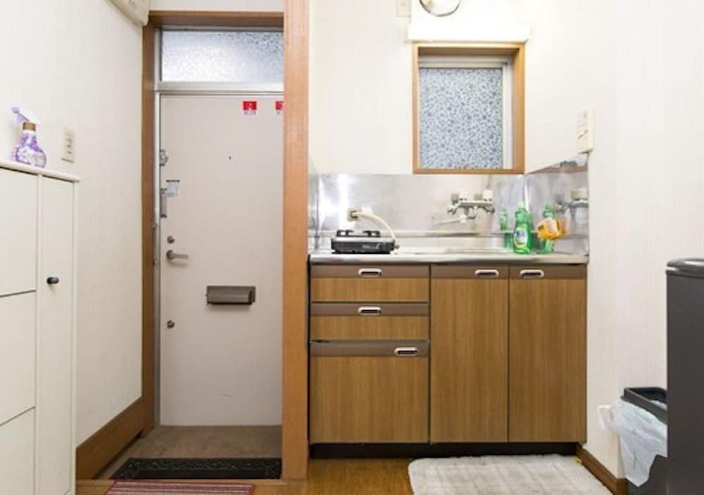 CENTRALLY LOCATED DELUXE FURNISHED.1 東京