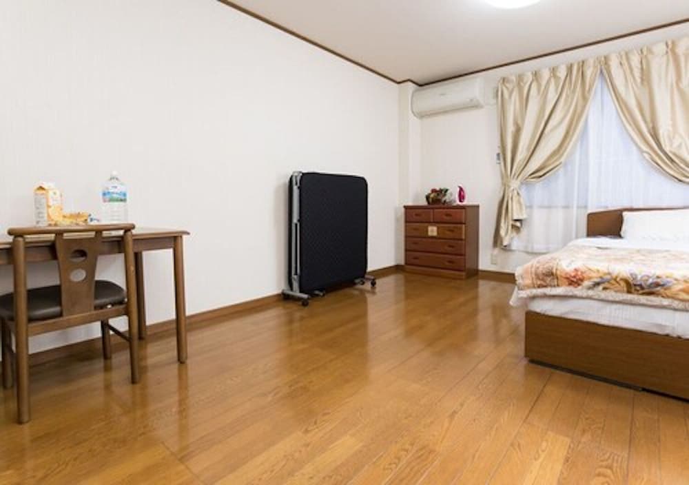 CENTRALLY LOCATED DELUXE FURNISHED.1 東京