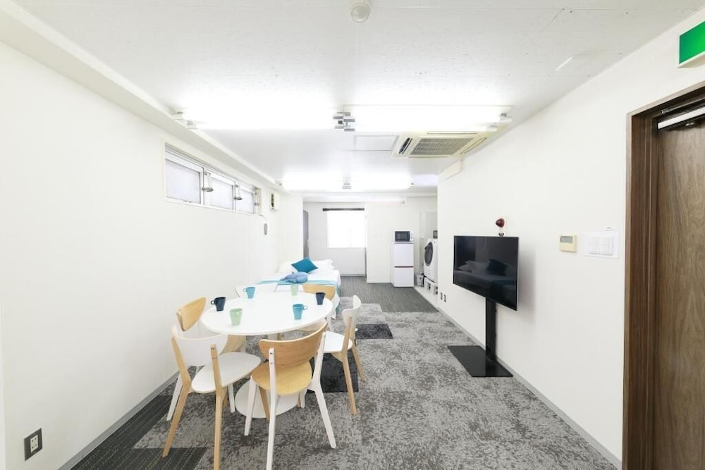 IBASHO HIROO 4F 東京