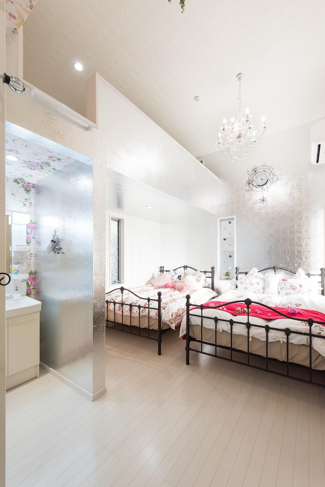 PAPILLON PARADIS NISHI-SHINJUKU 東京