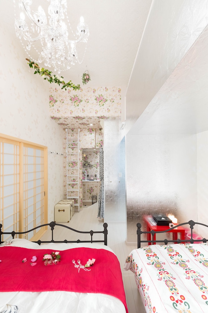 PAPILLON PARADIS NISHI-SHINJUKU 東京