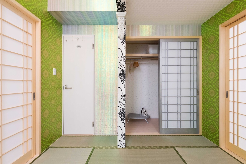PAPILLON PARADIS NISHI-SHINJUKU 東京