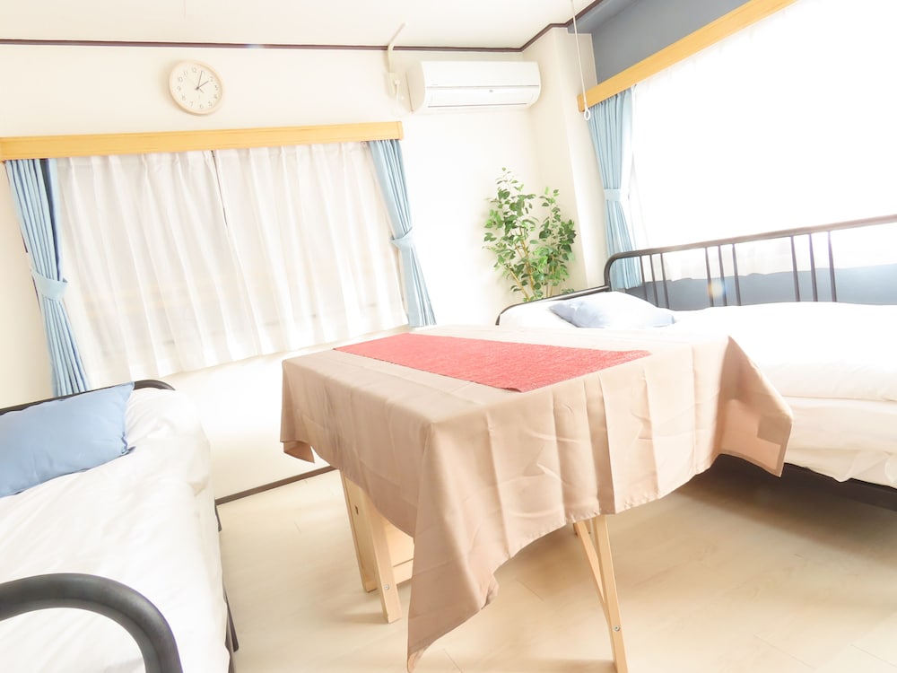 ROLANDS HOUSE 302 東京