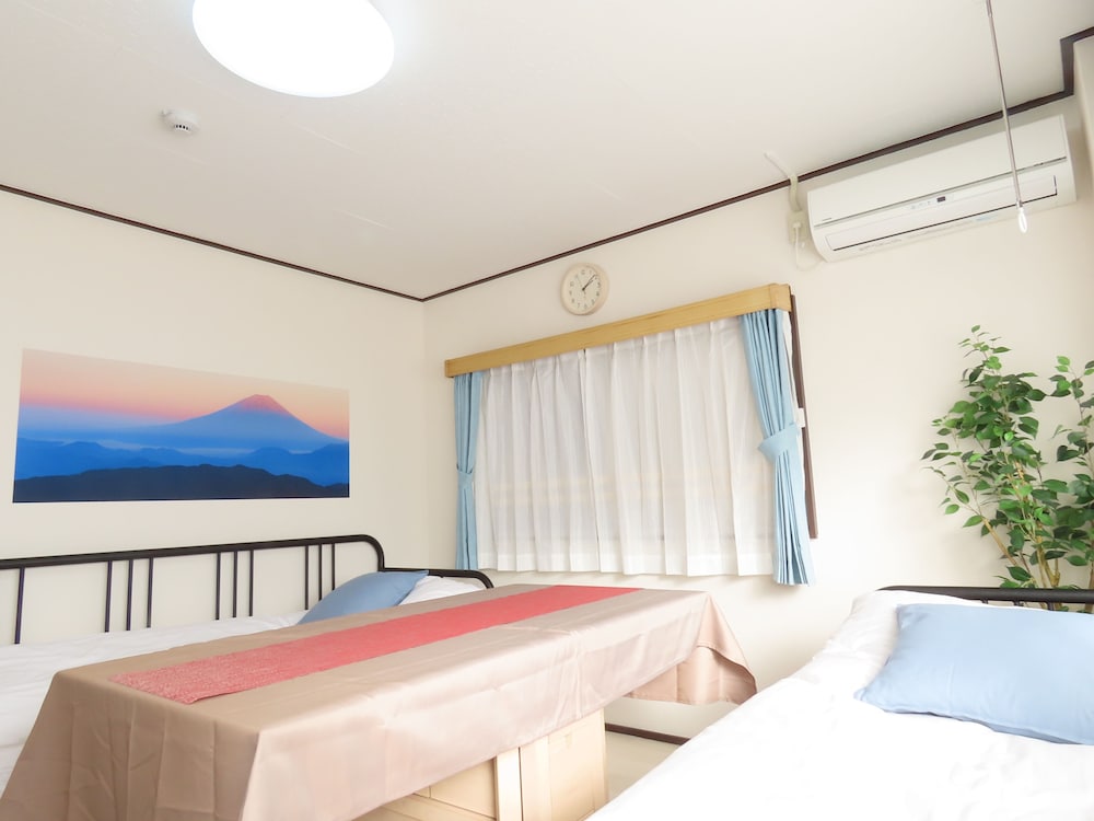 ROLANDS HOUSE 302 東京