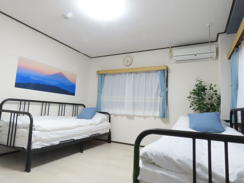 ROLANDS HOUSE 302 東京