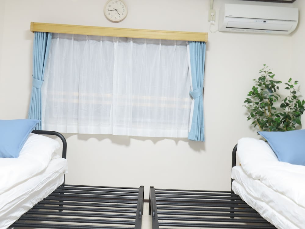ROLANDS HOUSE 302 東京