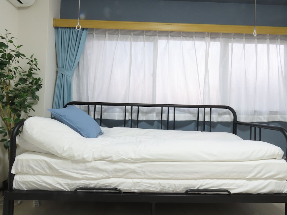 ROLANDS HOUSE 302 東京