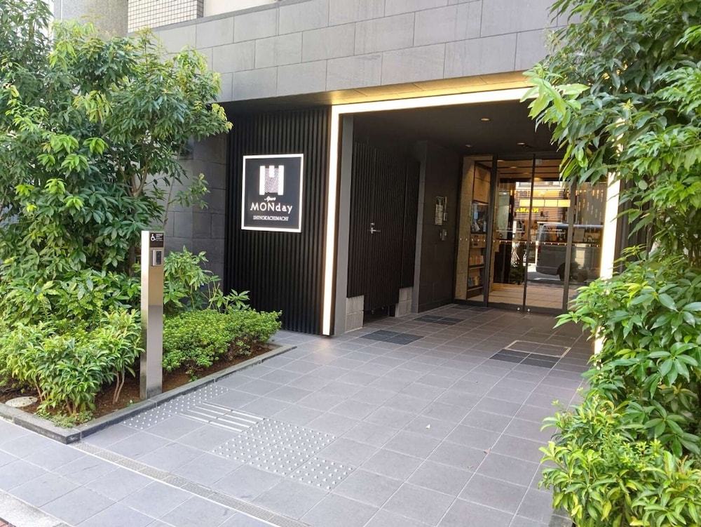 MONDAY APART 上野新御徒町 東京