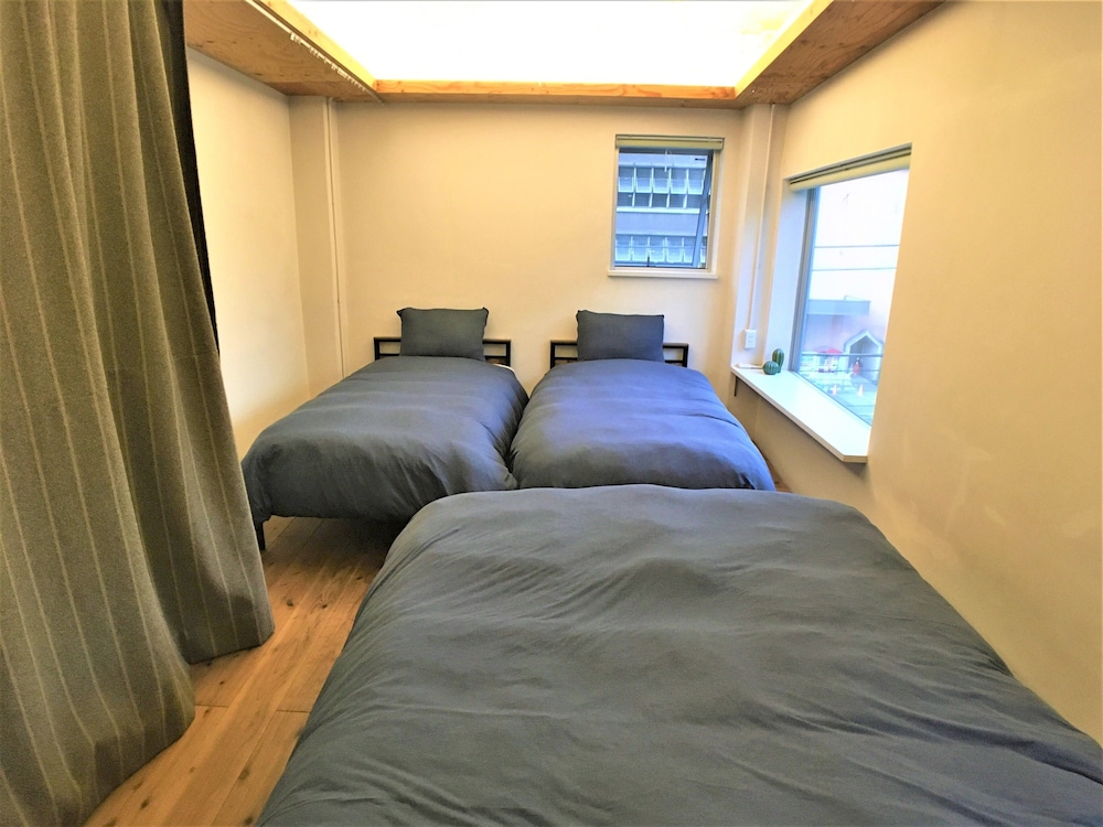HIGASHI-GOKENCHO M-BUILDING 2F 東京