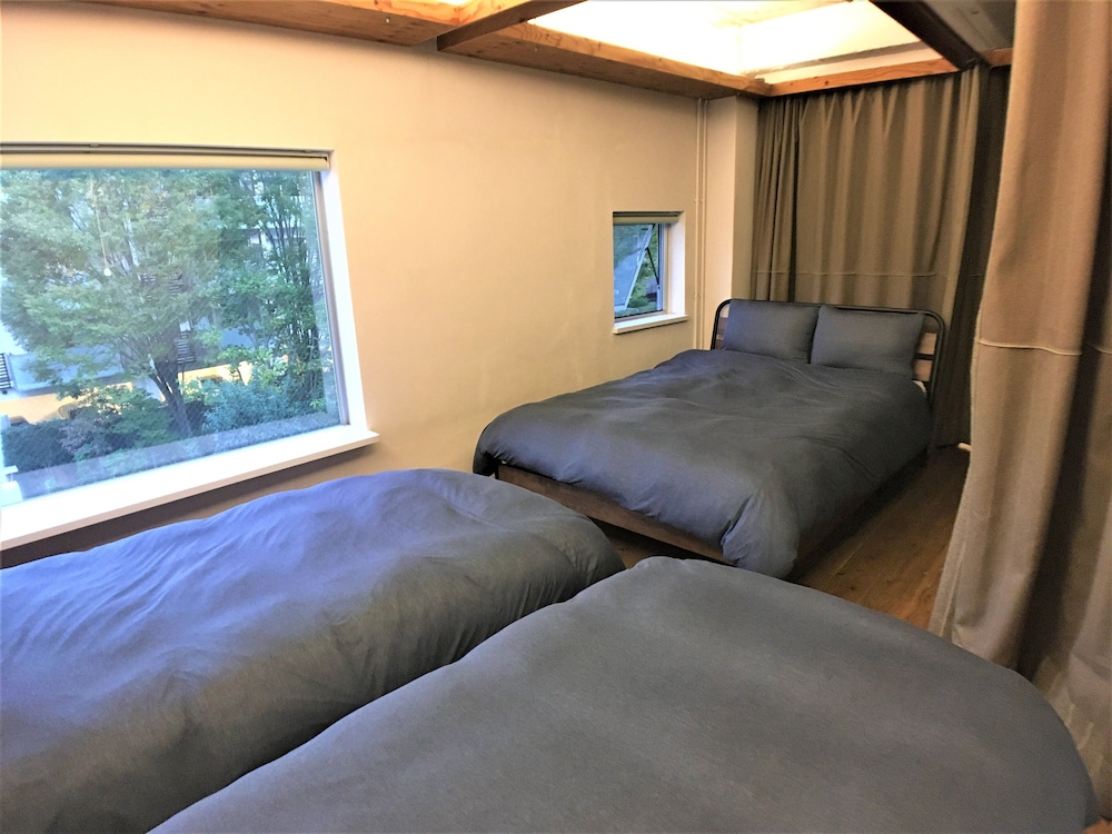 HIGASHI-GOKENCHO M-BUILDING 2F 東京