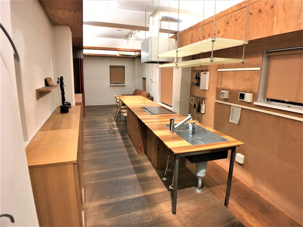 HIGASHI-GOKENCHO M-BUILDING 2F 東京