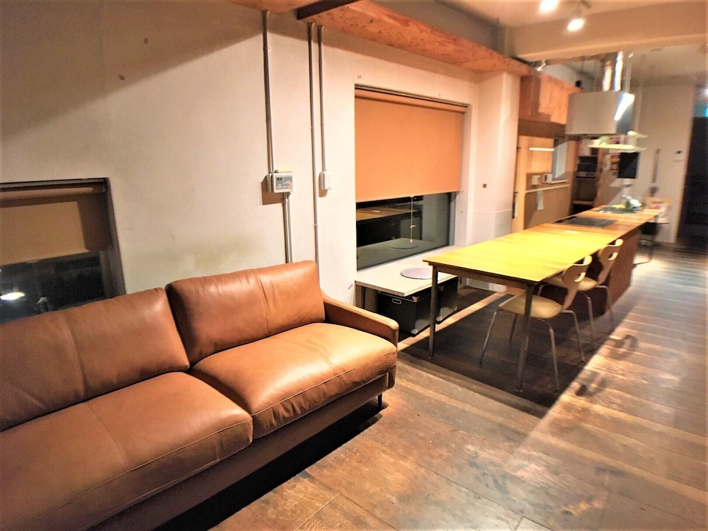HIGASHI-GOKENCHO M-BUILDING 2F 東京