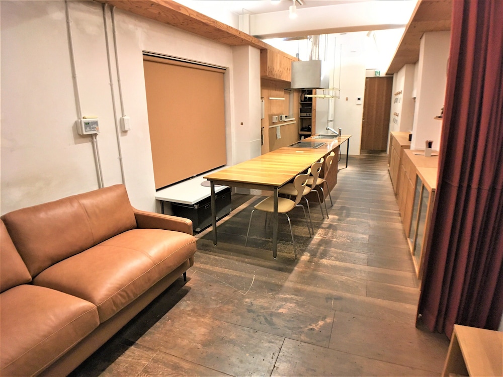 HIGASHI-GOKENCHO M-BUILDING 2F 東京