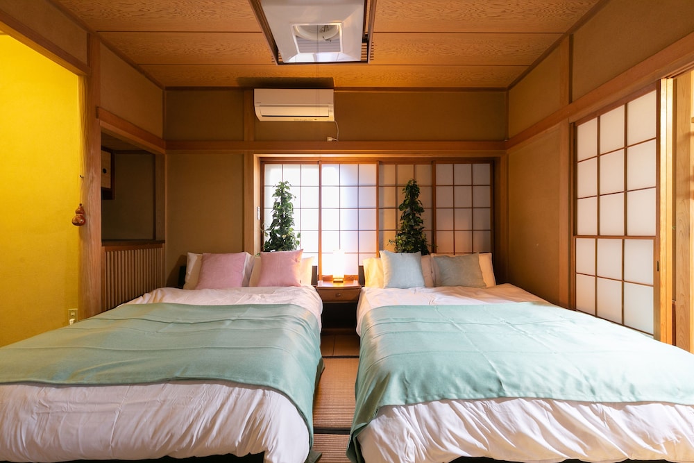 SHINJUKU JAPANESE-STYLE TWO STOREY HOUSE 東京