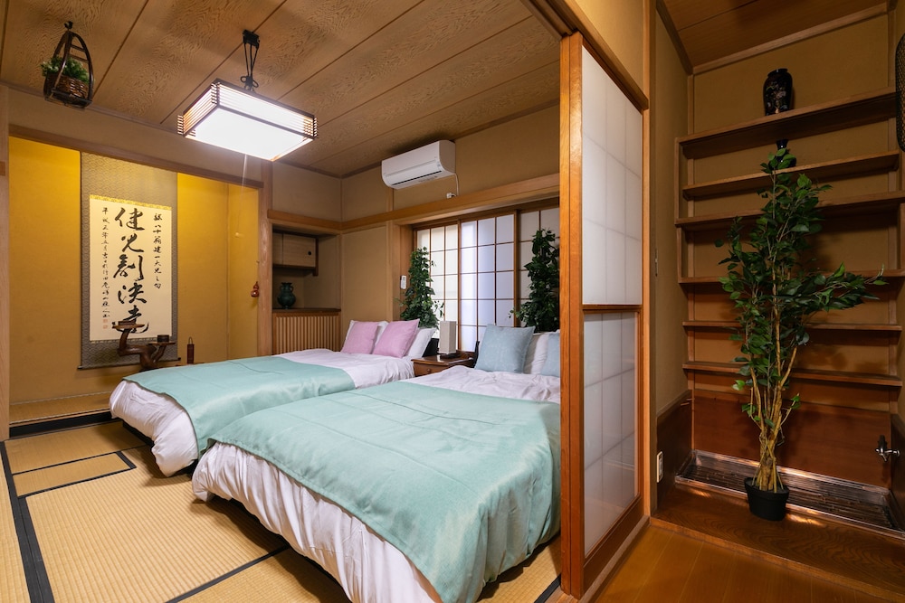 SHINJUKU JAPANESE-STYLE TWO STOREY HOUSE 東京