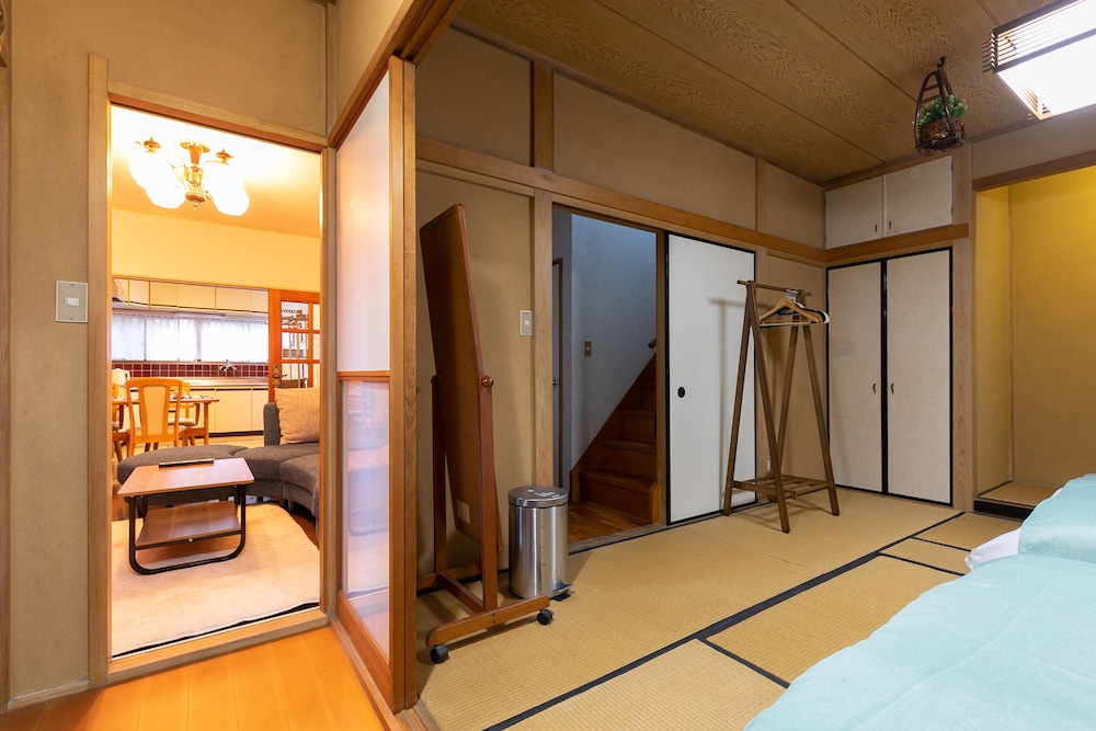 SHINJUKU JAPANESE-STYLE TWO STOREY HOUSE 東京