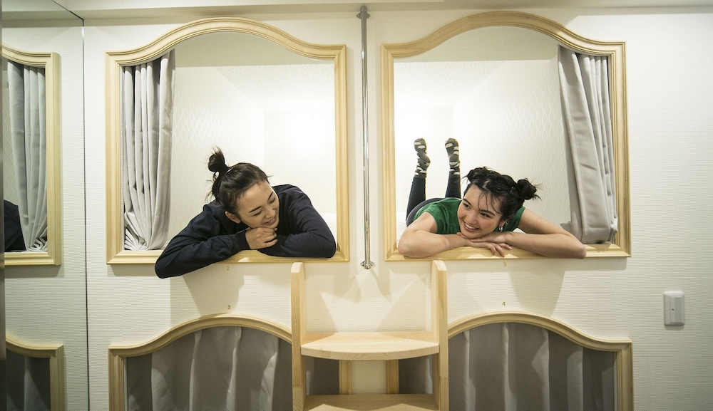 ALICE IN THE MIRROR HOSTEL - 女性専用 東京