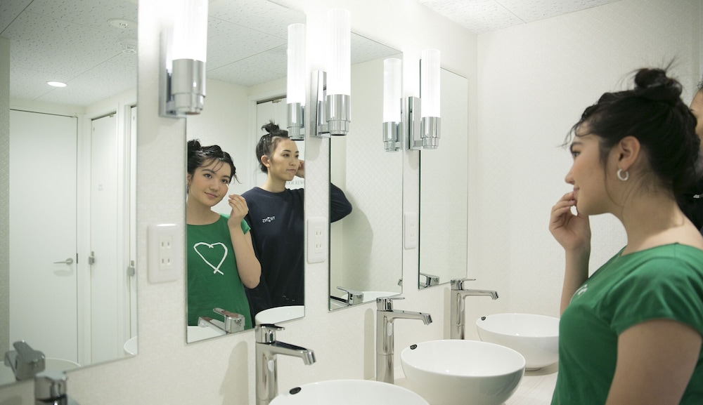 ALICE IN THE MIRROR HOSTEL - 女性専用 東京