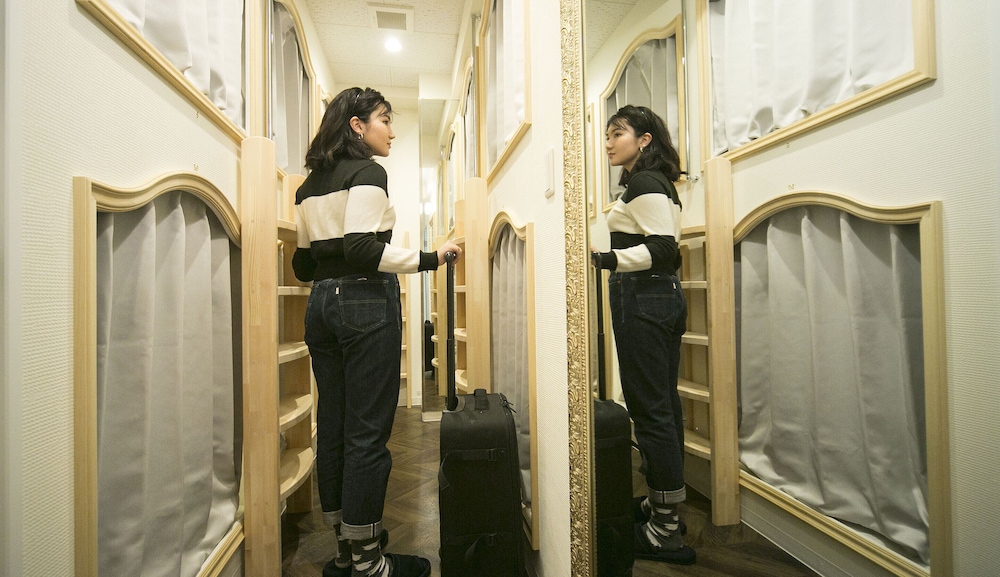 ALICE IN THE MIRROR HOSTEL - 女性専用 東京
