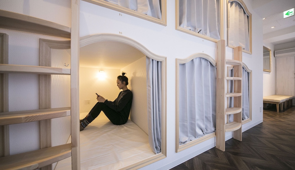ALICE IN THE MIRROR HOSTEL - 女性専用 東京