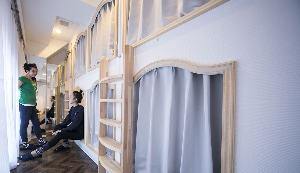 ALICE IN THE MIRROR HOSTEL - 女性専用 東京