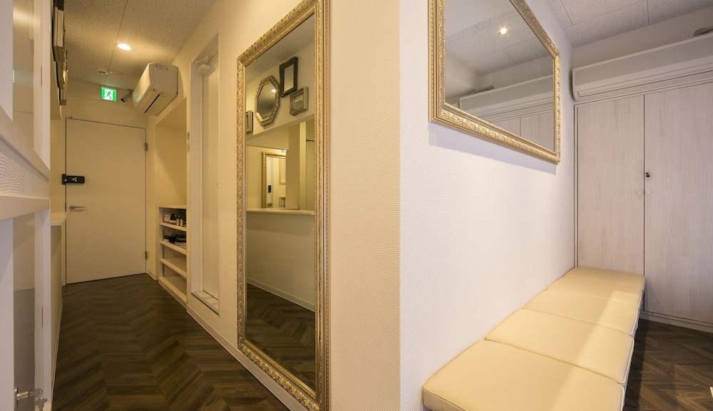ALICE IN THE MIRROR HOSTEL - 女性専用 東京