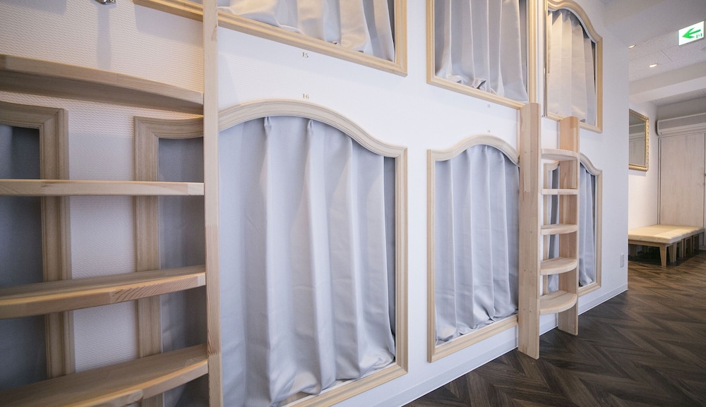ALICE IN THE MIRROR HOSTEL - 女性専用 東京