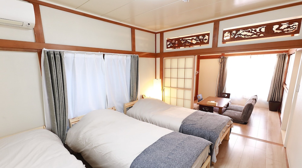 PEBLISS KUTSUROGI NO.1 東京