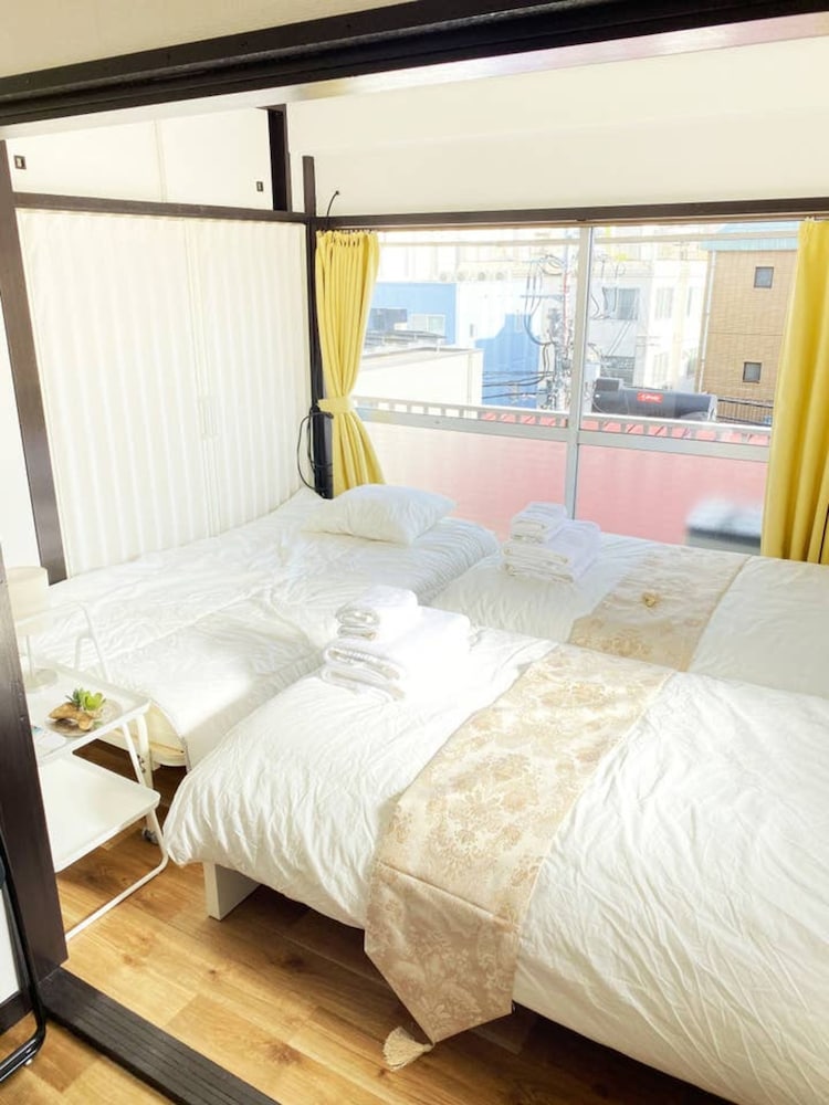 2-BEDROOM FLAT SHINJUKU 東京