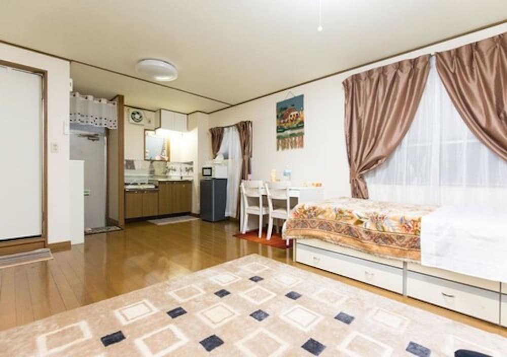 CENTRALLY LOCATED DELUXE FURNISHED.3 東京