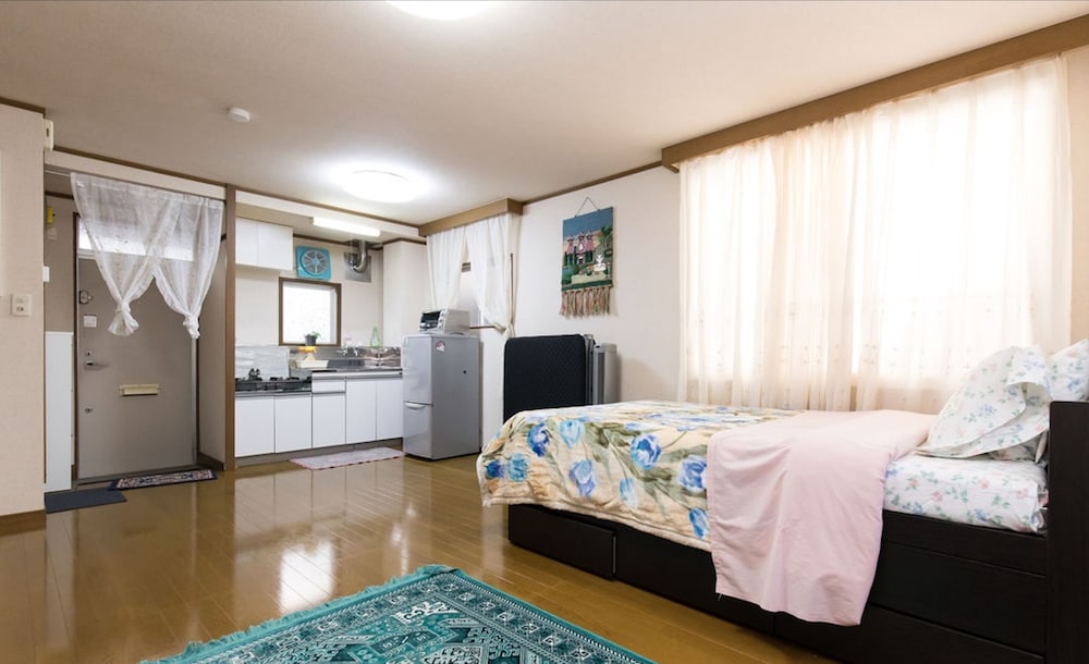 CENTRALLY LOCATED DELUXE FURNISHED.4 東京