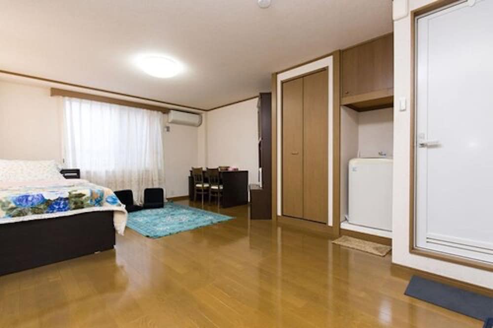 CENTRALLY LOCATED DELUXE FURNISHED.4 東京