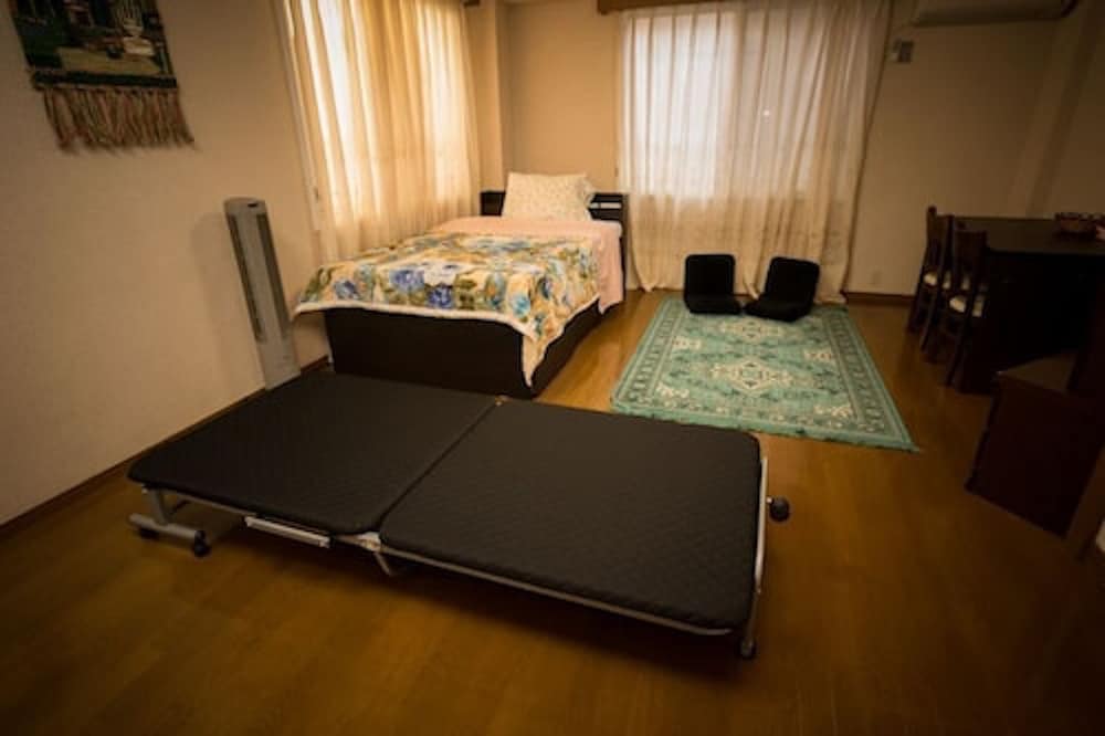 CENTRALLY LOCATED DELUXE FURNISHED.4 東京