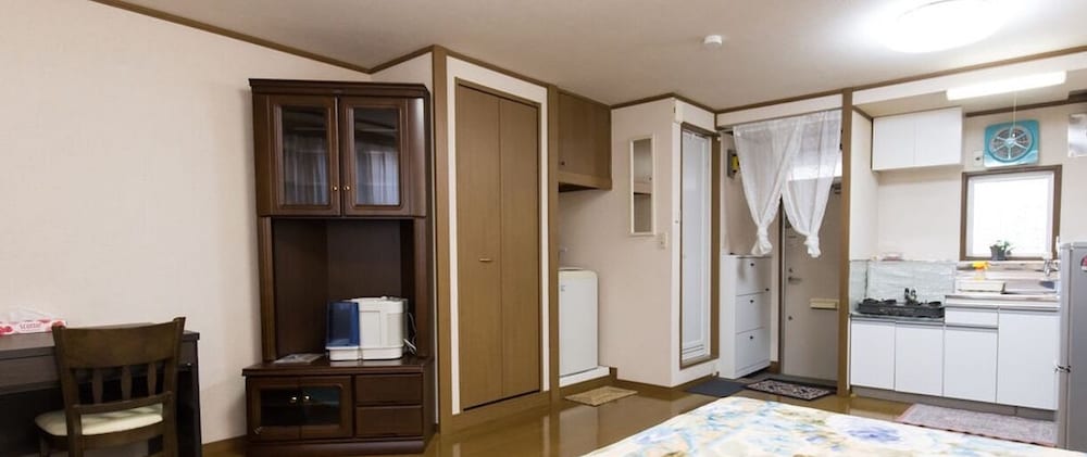 CENTRALLY LOCATED DELUXE FURNISHED.4 東京