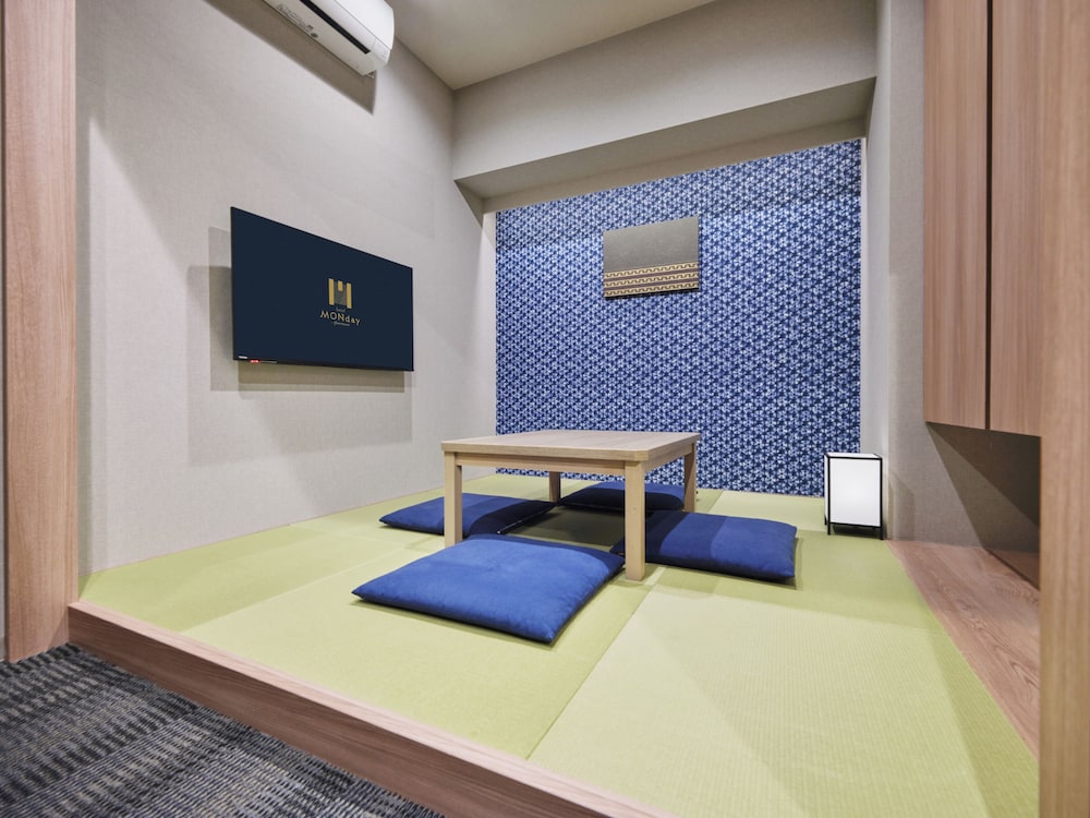 MONDAY APART PREMIUM 浜松町 東京