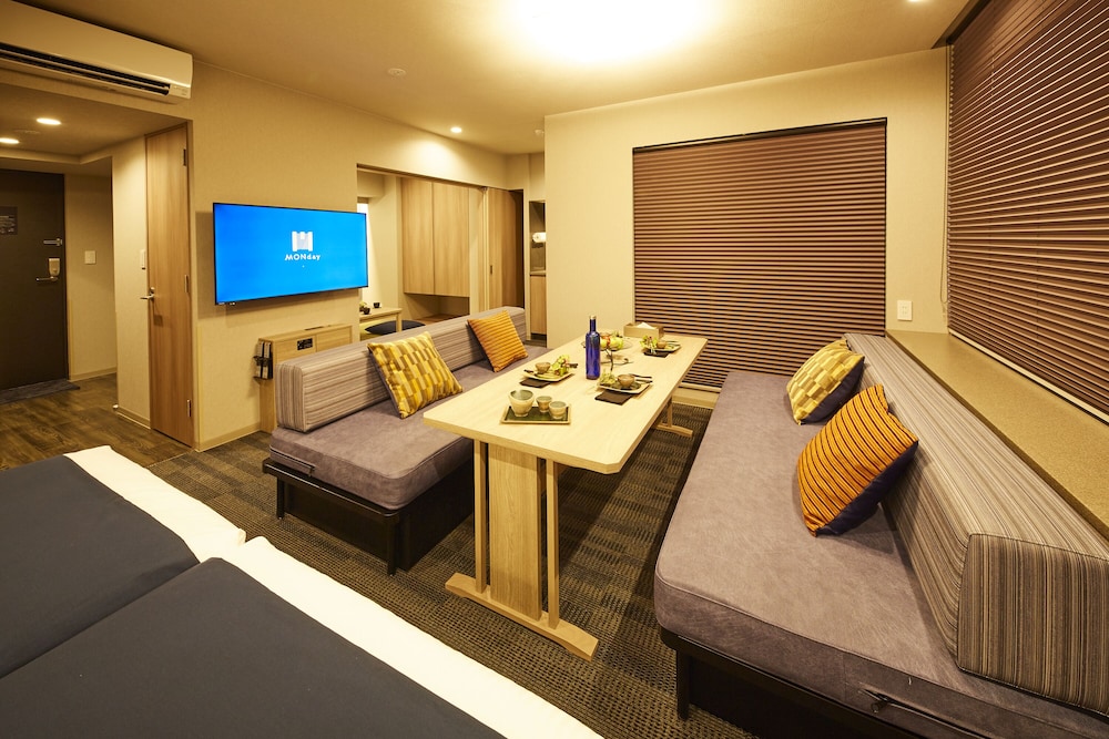 MONDAY APART PREMIUM 浜松町 東京
