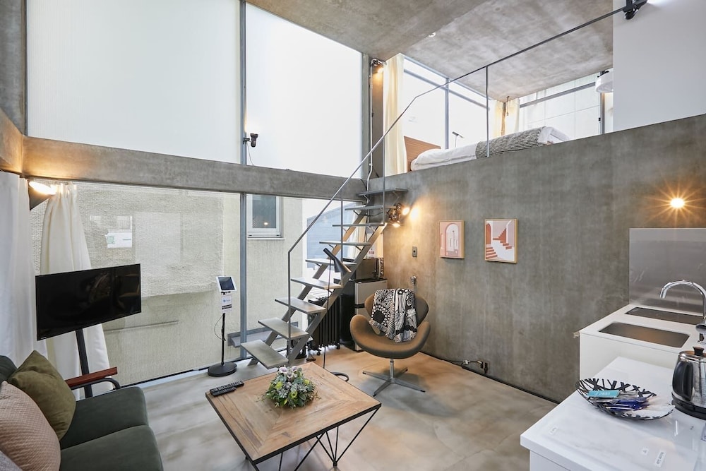 GLASS HOUSE RM.2 東京