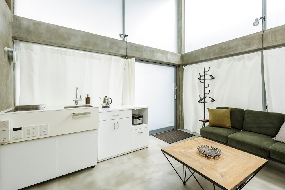 GLASS HOUSE RM.2 東京