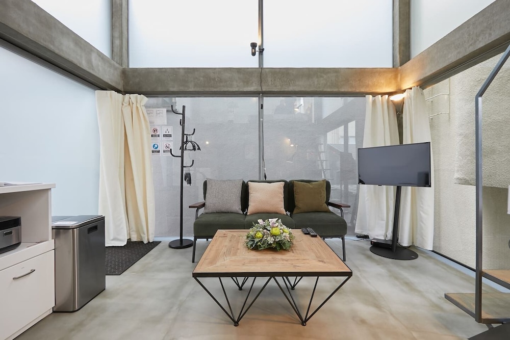 GLASS HOUSE RM.2 東京
