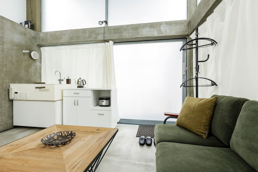 GLASS HOUSE RM.2 東京