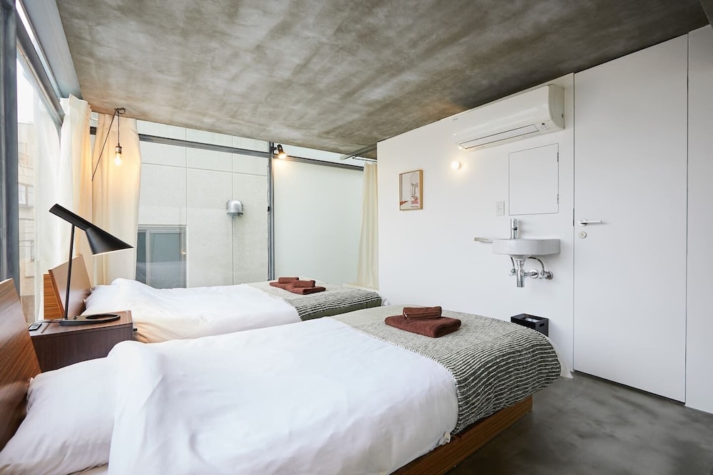 GLASS HOUSE RM.2 東京