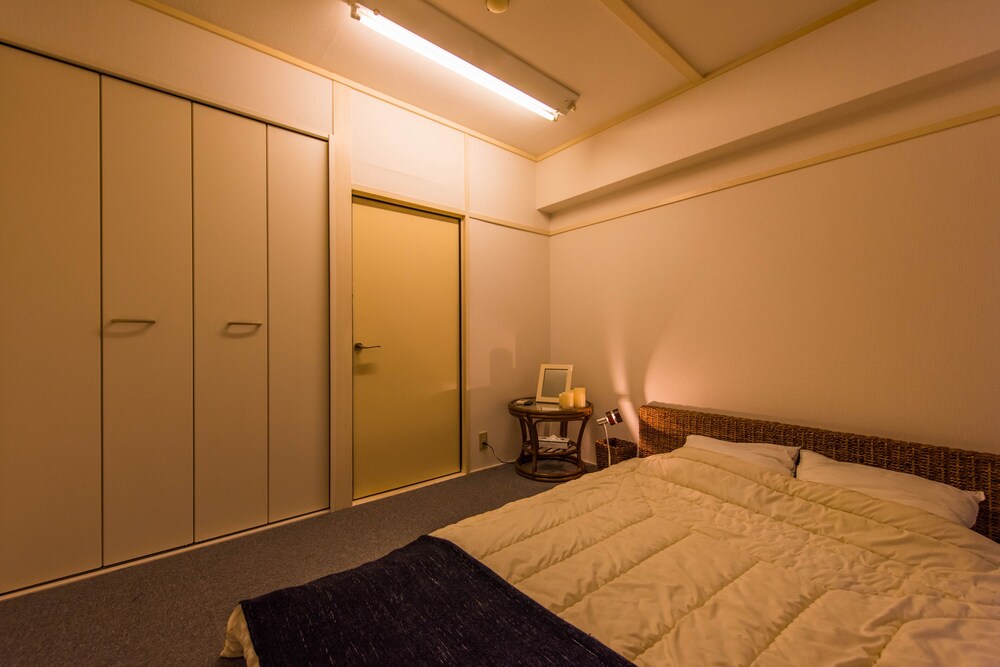 SENGOKU EKI-MAE BLDG 401 東京