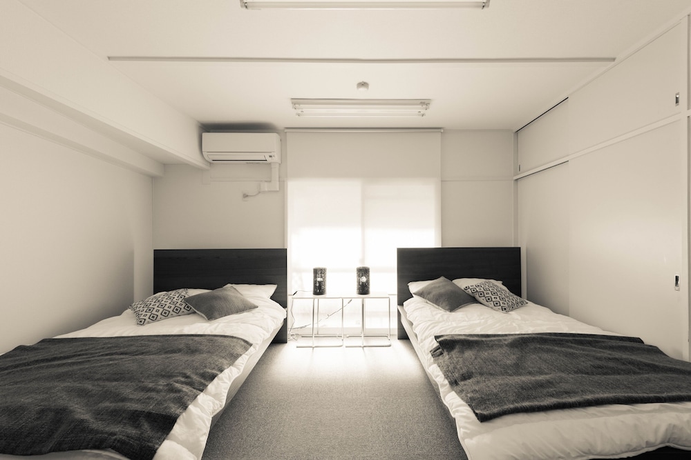 SENGOKU EKI-MAE BLDG 401 東京
