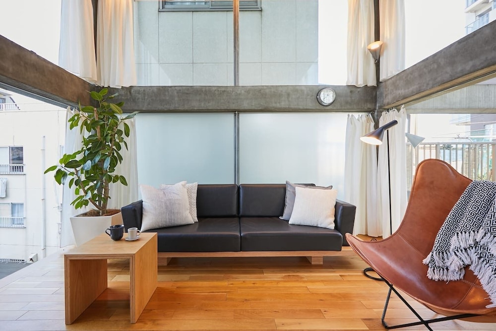 GLASS HOUSE RM.3 東京
