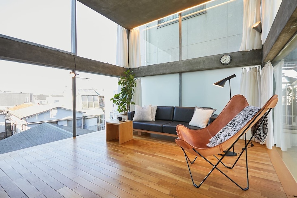 GLASS HOUSE RM.3 東京