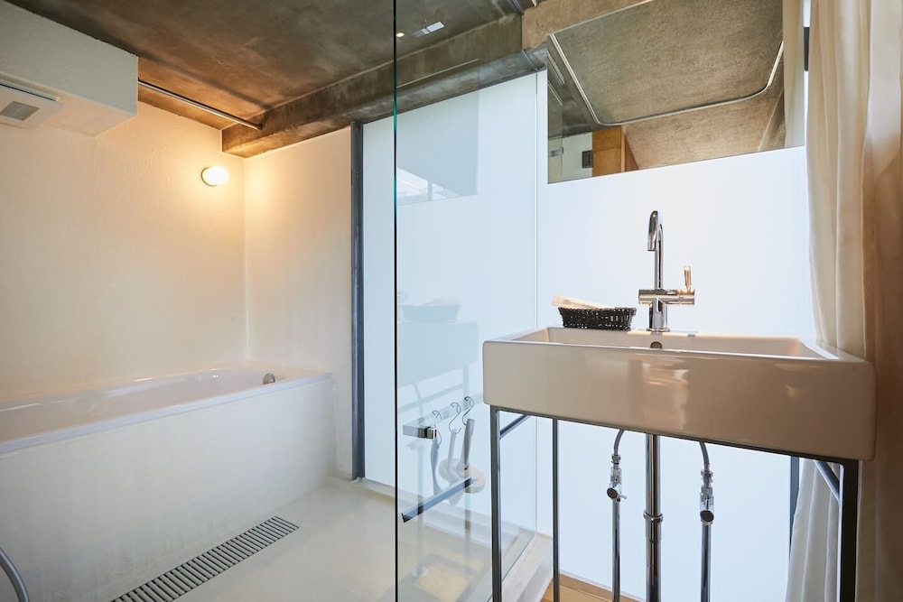 GLASS HOUSE RM.3 東京
